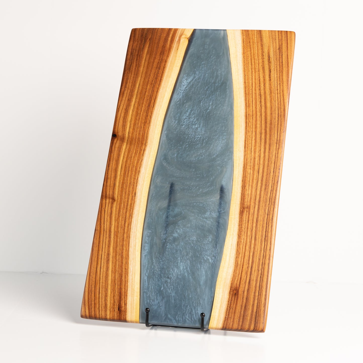 Willow Acacia Charcuterie Board - Royal Blue