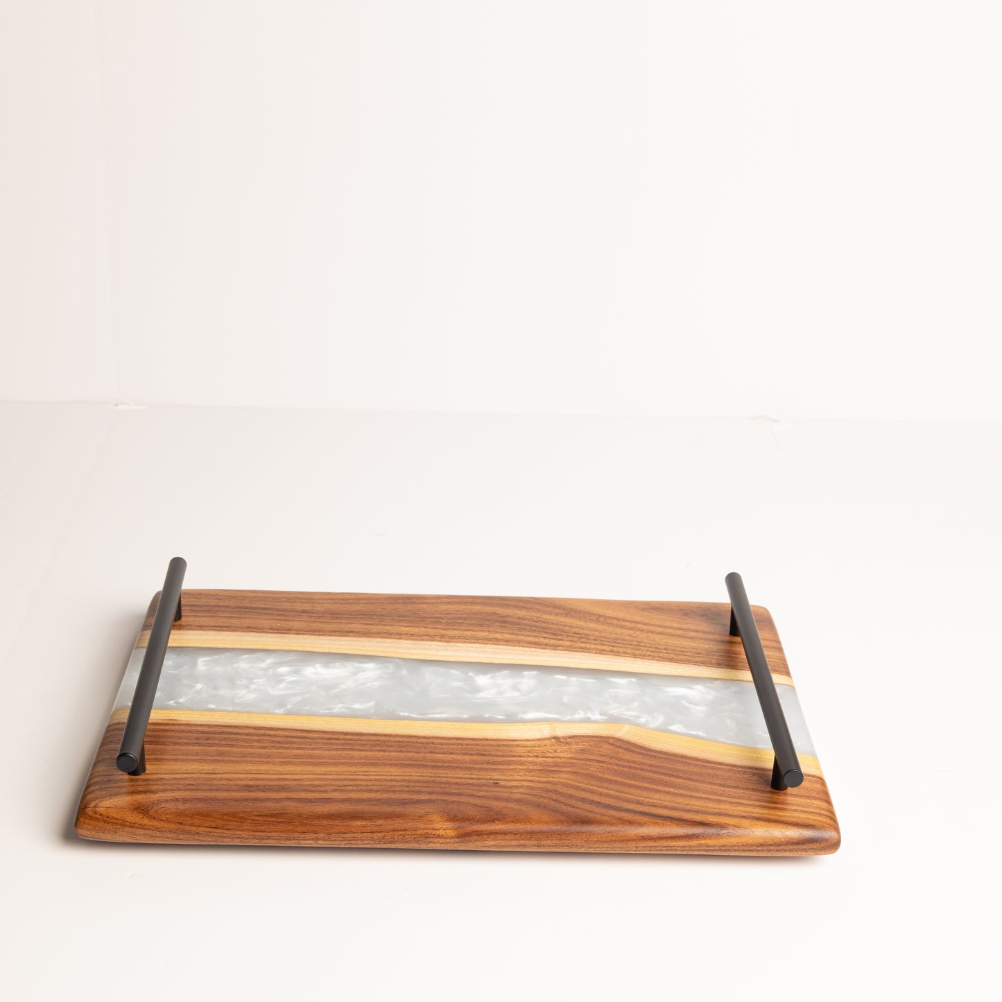 Willow Acacia Charcuterie Board - Ice White