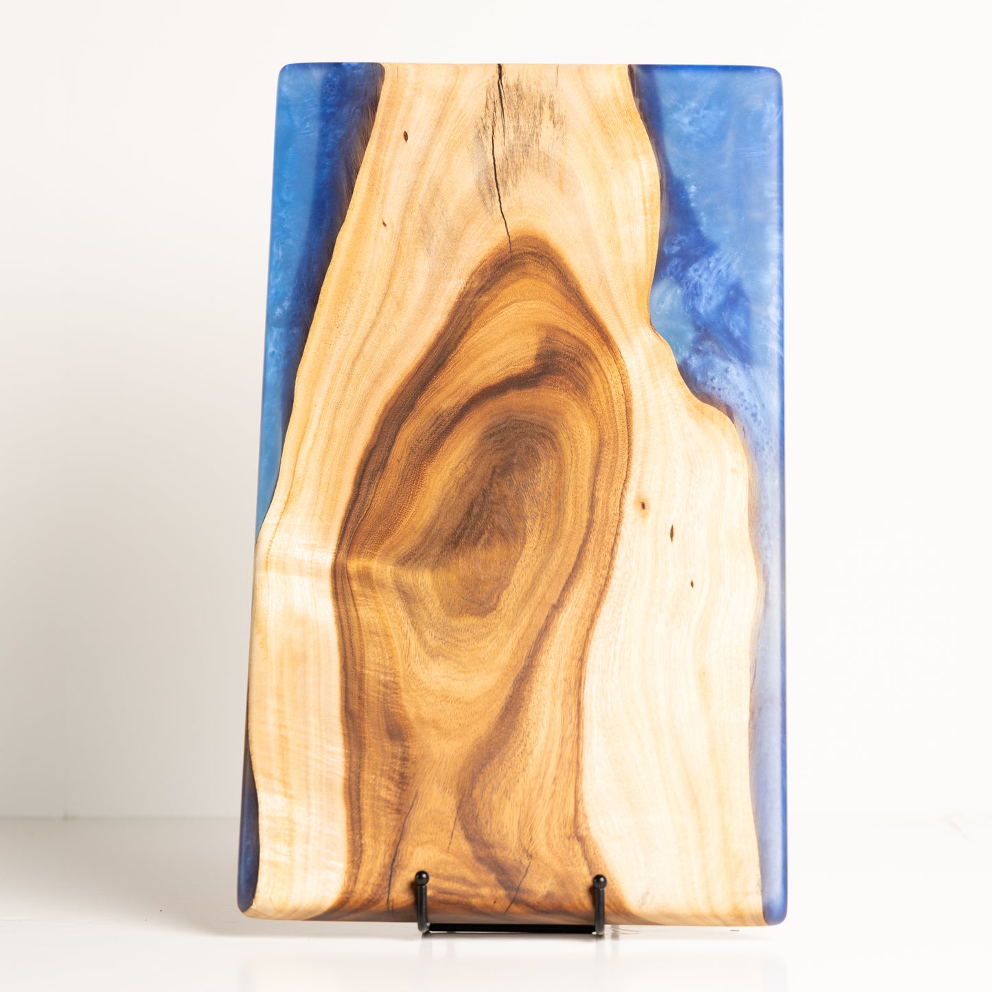 Willow Acacia Charcuterie Board - Cobalt Blue