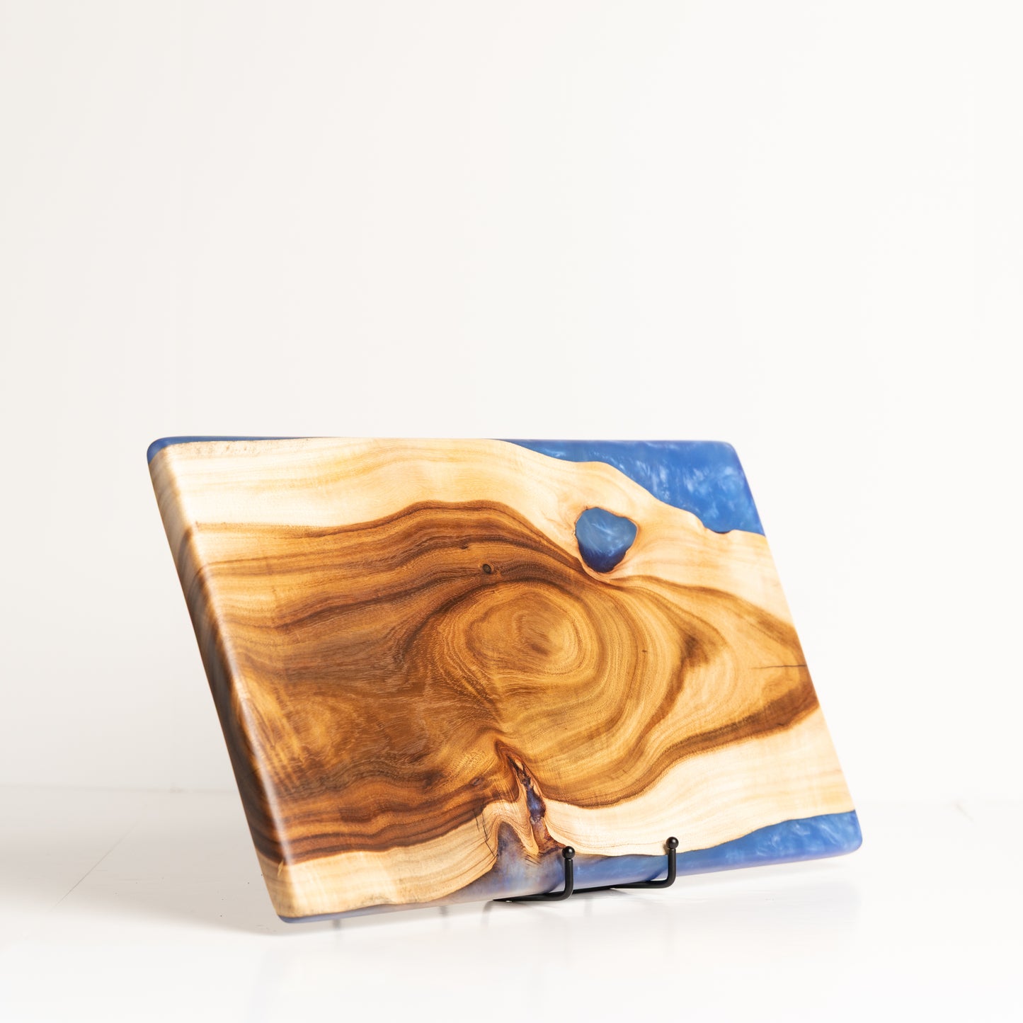 Willow Acacia Charcuterie Board - Cobalt Blue