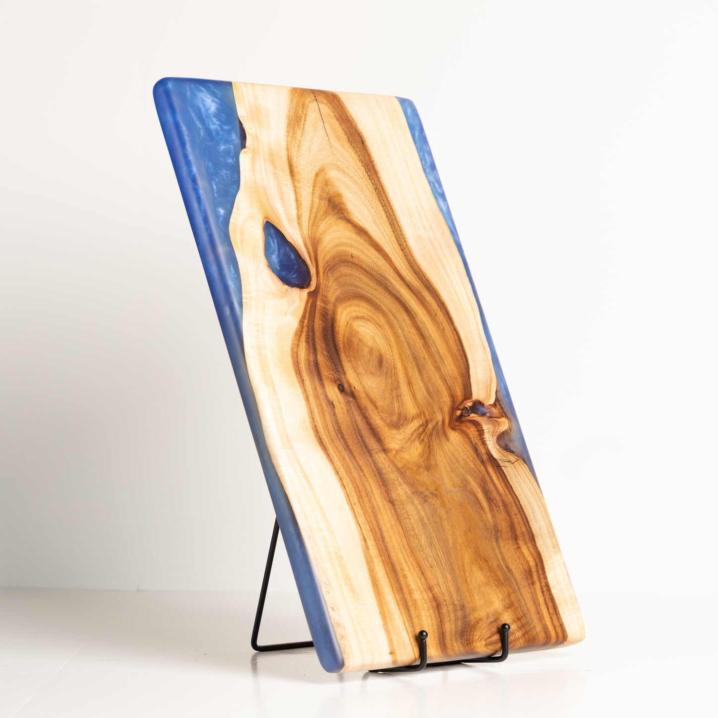 Willow Acacia Charcuterie Board - Cobalt Blue