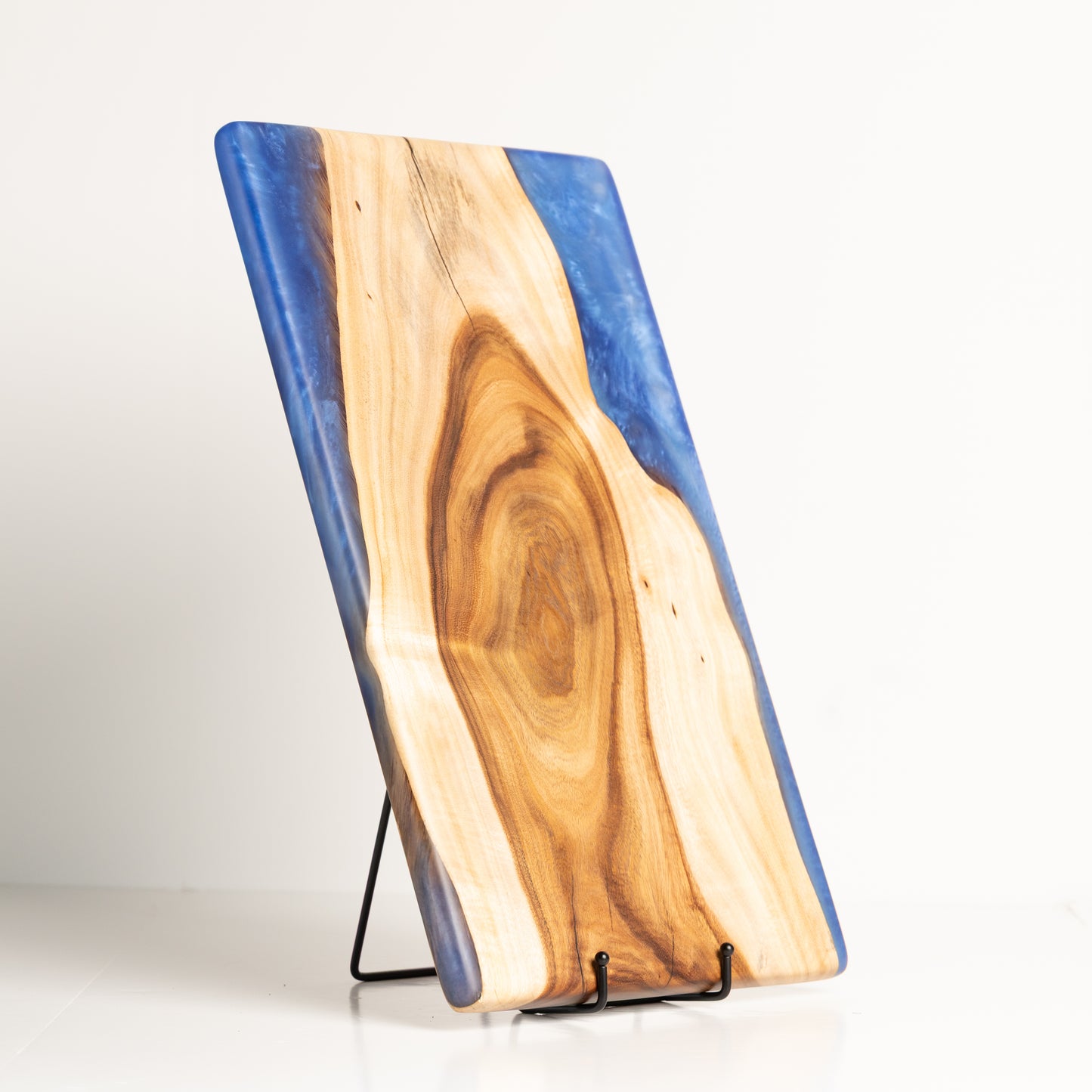Willow Acacia Charcuterie Board - Cobalt Blue